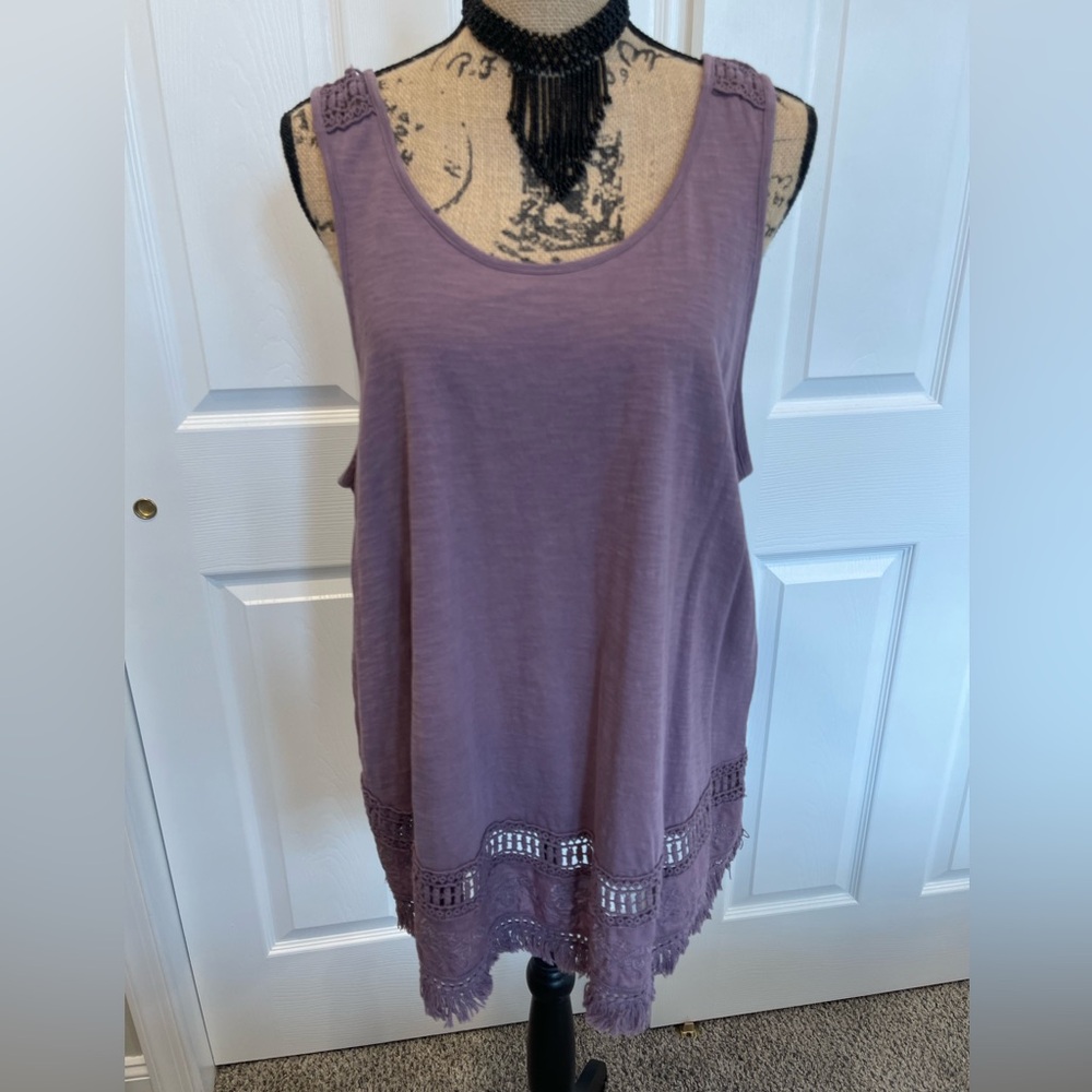 Sonoma tank with cute shoulder and bottom details